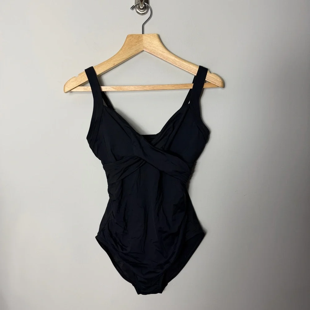 Lands End Women’s One Piece Black Bathing Suit Swim V Neck size small 638